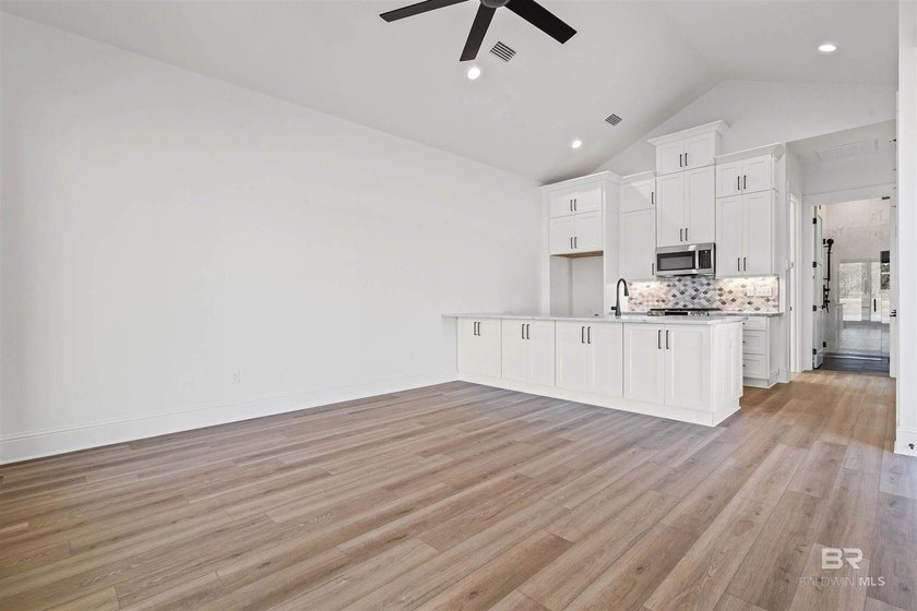 Brand-new Luxury Cottage in the heart of Gulf Shores offering - photo 3