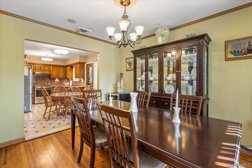 Rarely Available in Coveted Beechhurst! This impeccably - photo 6