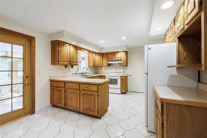 This well-maintained 3-bedroom, 1.5-bath split level home offers - photo 9