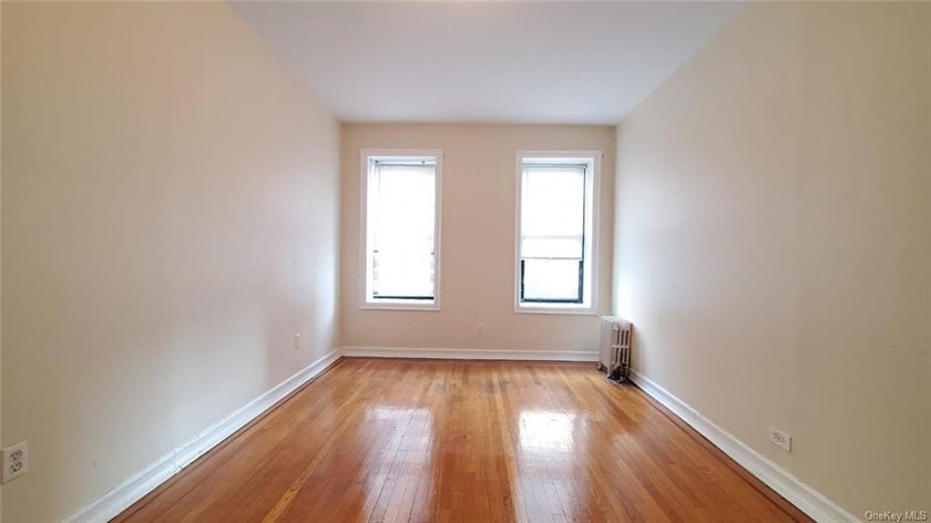 Welcome to this immaculately maintained 2 bedroom apartment - photo 3