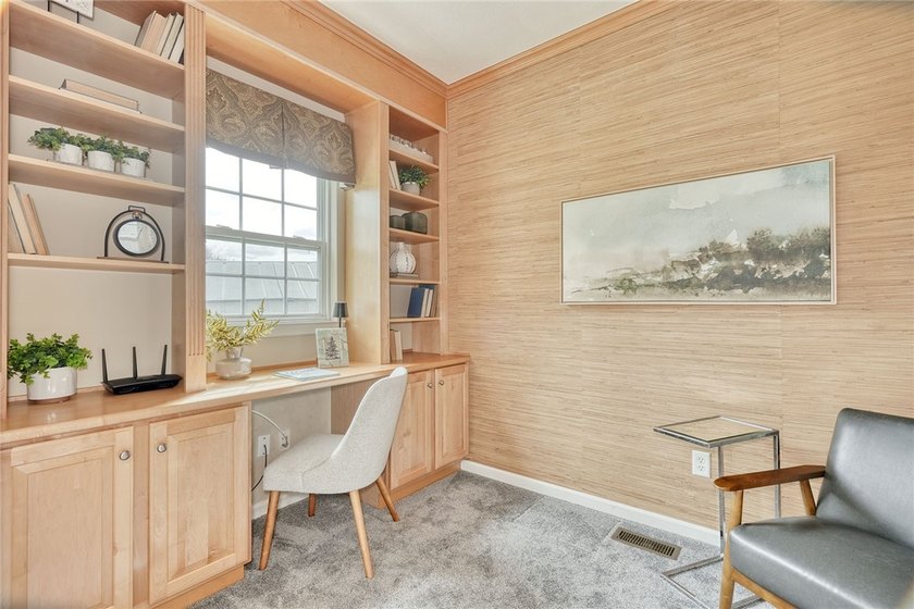 LIGHT! VOLUME! OPEN SPACE! Stunning Webster, NY home with SCALE - photo 15