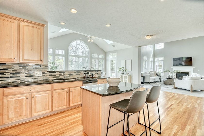 LIGHT! VOLUME! OPEN SPACE! Stunning Webster, NY home with SCALE - photo 21