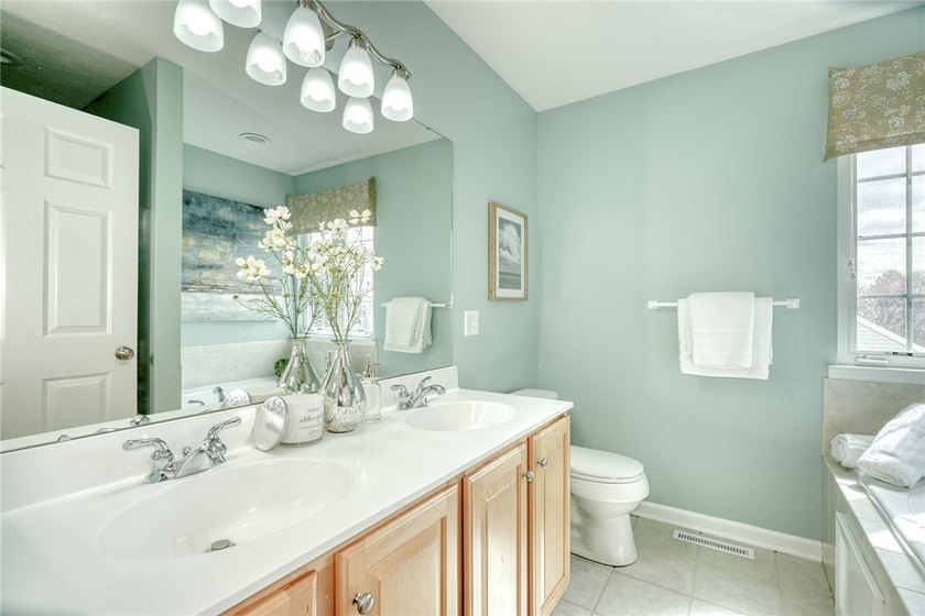 LIGHT! VOLUME! OPEN SPACE! Stunning Webster, NY home with SCALE - photo 33