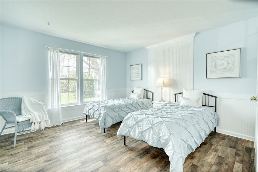 LIGHT! VOLUME! OPEN SPACE! Stunning Webster, NY home with SCALE - photo 38