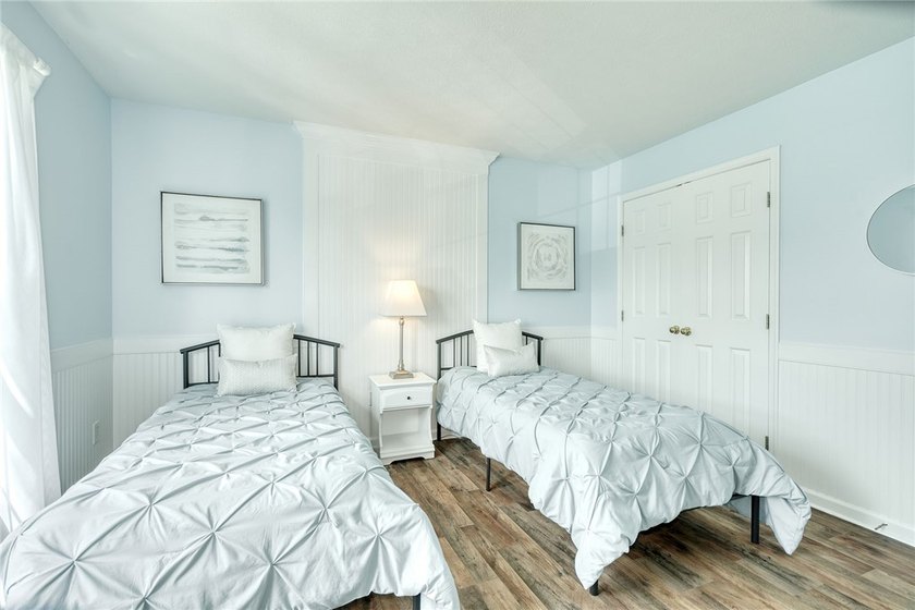 LIGHT! VOLUME! OPEN SPACE! Stunning Webster, NY home with SCALE - photo 39