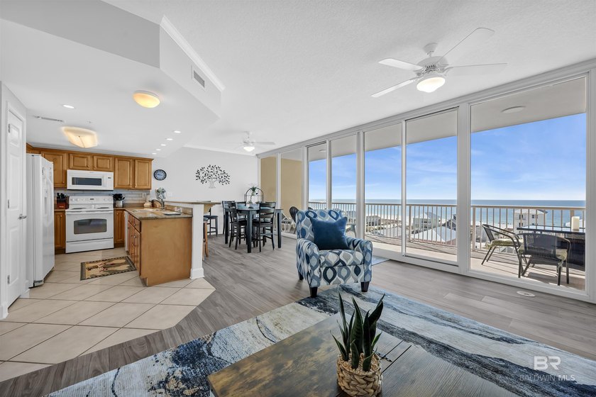 Welcome to this well-maintained 2 bedroom, 2.5 bath condo in - photo 3