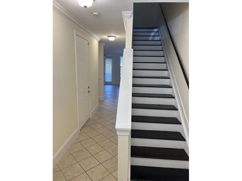 Come look at this beautiful spacious townhome tucked away in the - photo 2