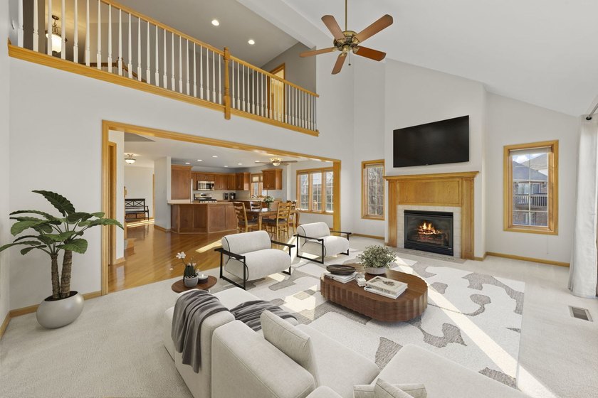Welcome to this BEAUTIFUL END-UNIT townhome perfectly positioned - photo 11