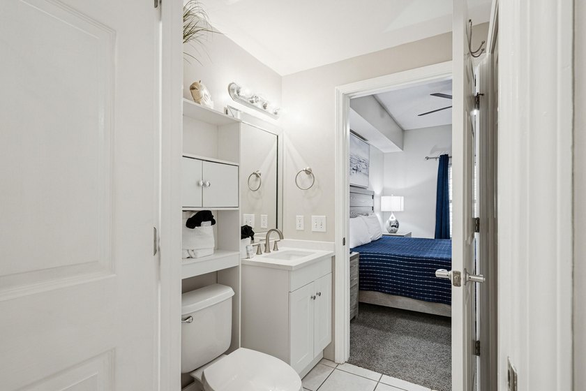 This beautifully updated 1 bedroom, 1.5 bath condo on Miramar - photo 12