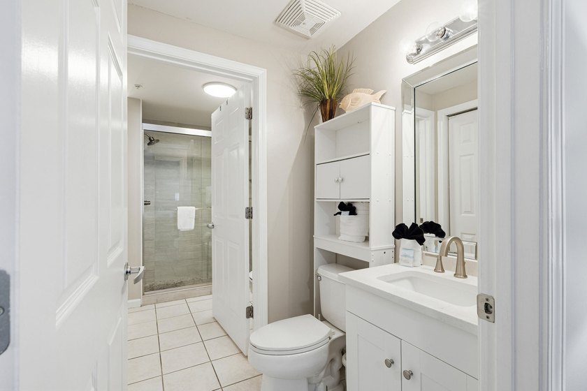 This beautifully updated 1 bedroom, 1.5 bath condo on Miramar - photo 13