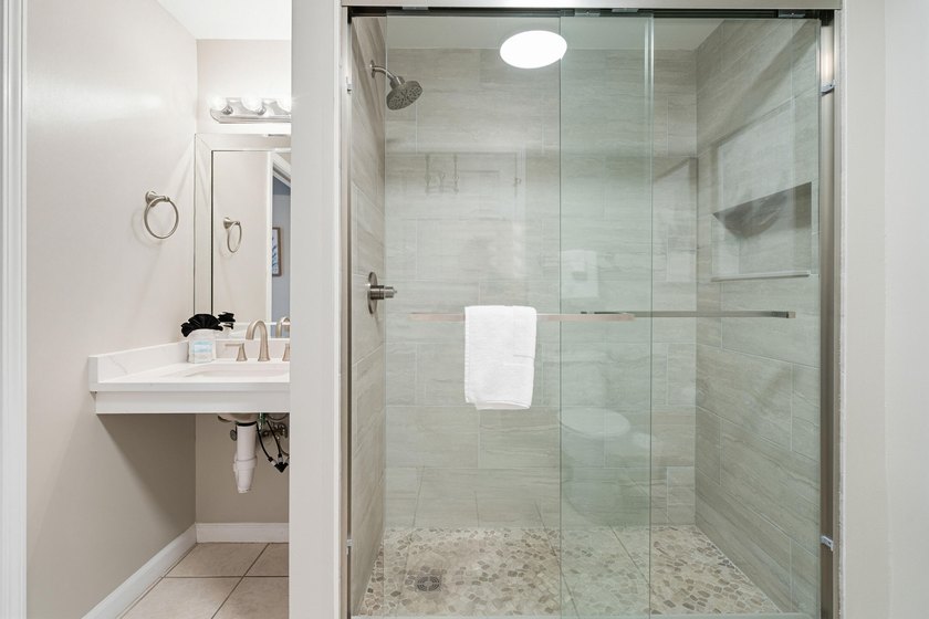 This beautifully updated 1 bedroom, 1.5 bath condo on Miramar - photo 14