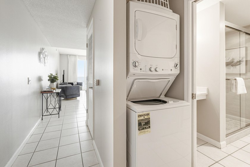 This beautifully updated 1 bedroom, 1.5 bath condo on Miramar - photo 16