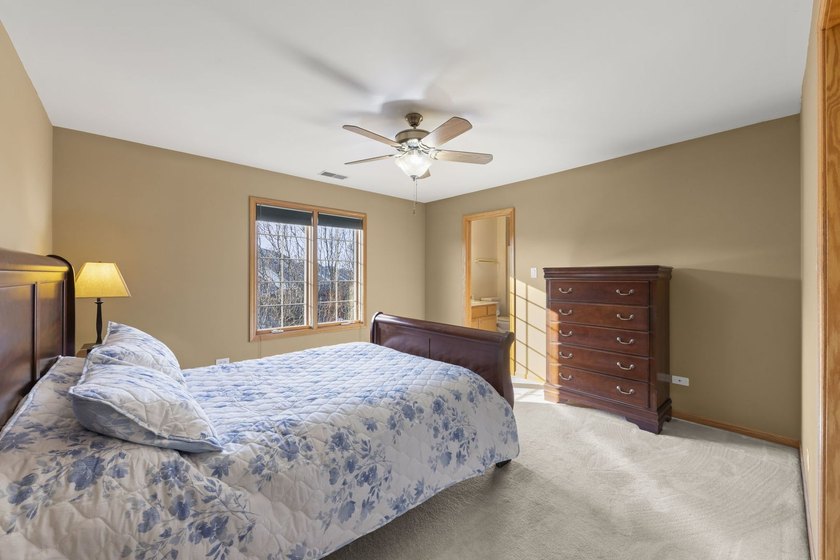 Welcome to this BEAUTIFUL END-UNIT townhome perfectly positioned - photo 26