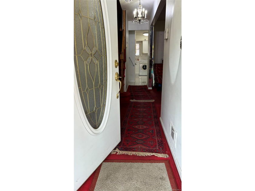 Welcome to 2216 Seward Avenue! This 3 bedroom, 1 1/2 bath - photo 5
