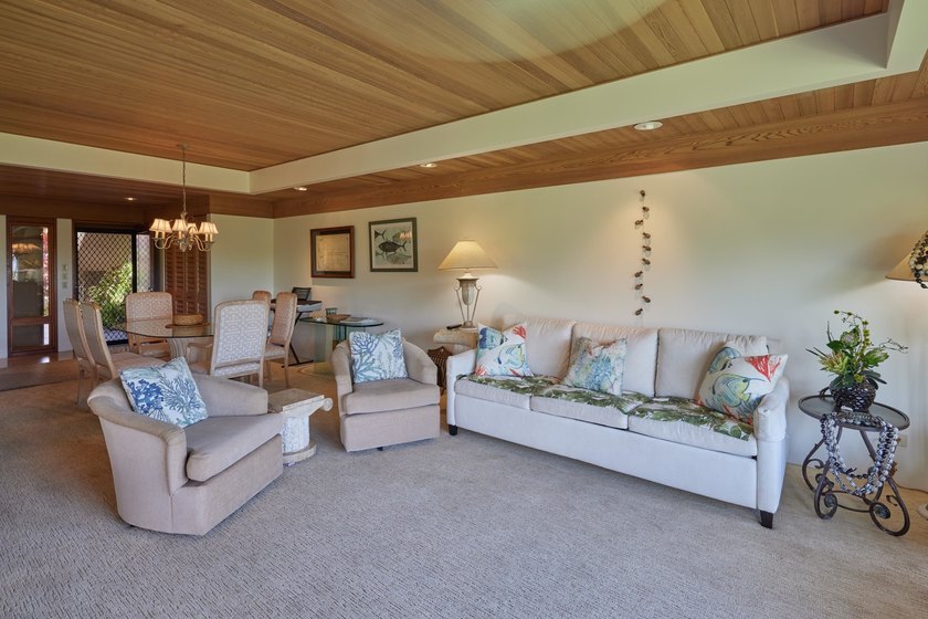 Wailea Point 2101 is a rare, single-level residence featuring 2 - photo 12
