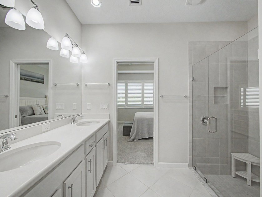 Welcome to this beautifully upgraded 2-bedroom + Den, 2-bathroom - photo 13