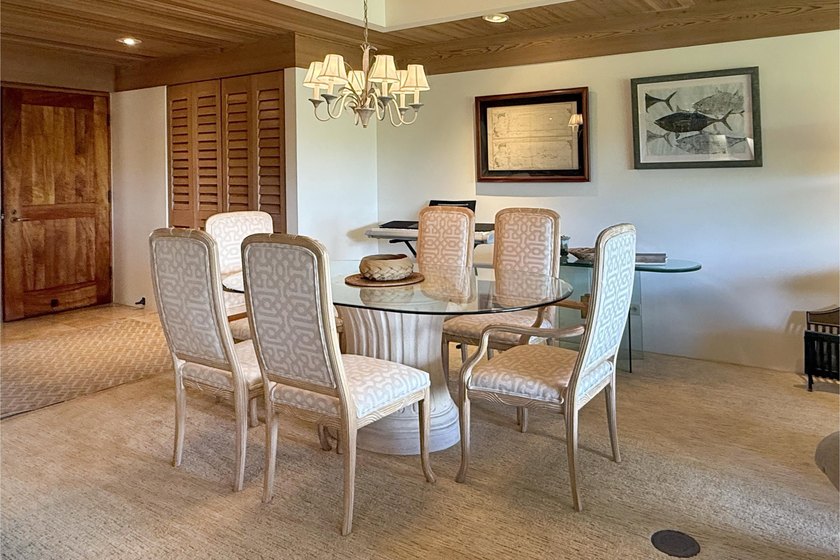 Wailea Point 2101 is a rare, single-level residence featuring 2 - photo 14