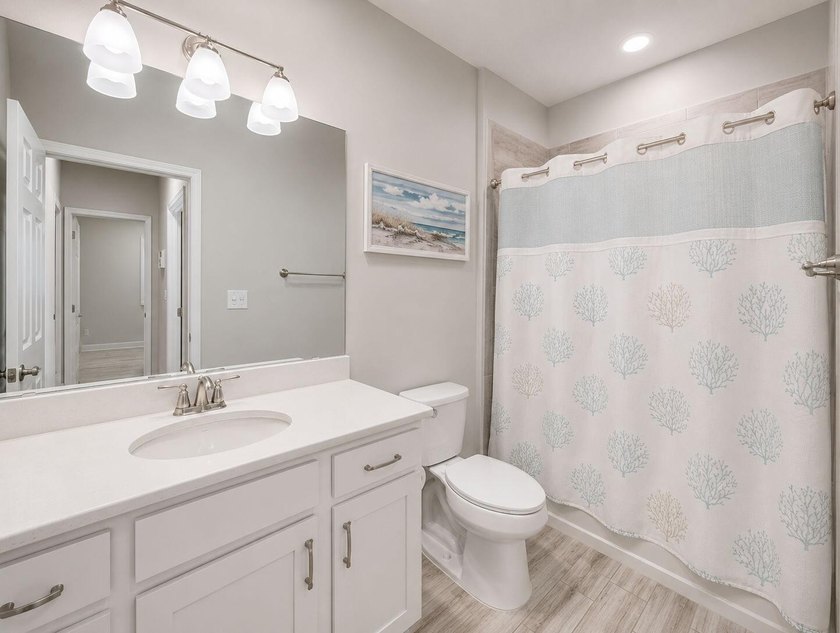 Welcome to this beautifully upgraded 2-bedroom + Den, 2-bathroom - photo 16
