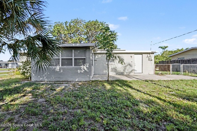 Welcome home to this beautifully remodeled 3-bedroom, 2-bath - photo 18