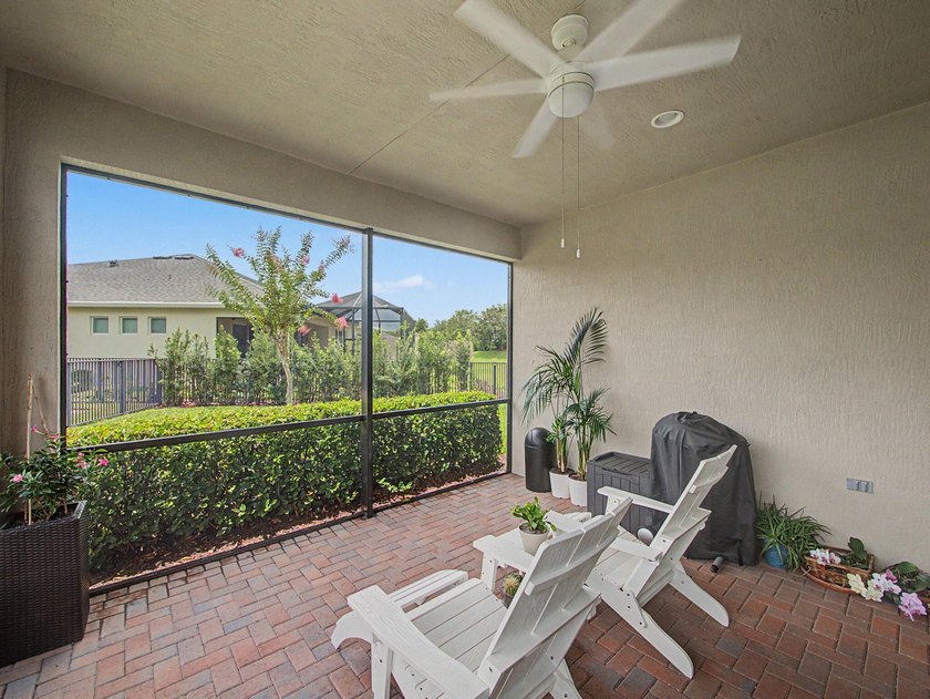 Welcome to this beautifully upgraded 2-bedroom + Den, 2-bathroom - photo 19