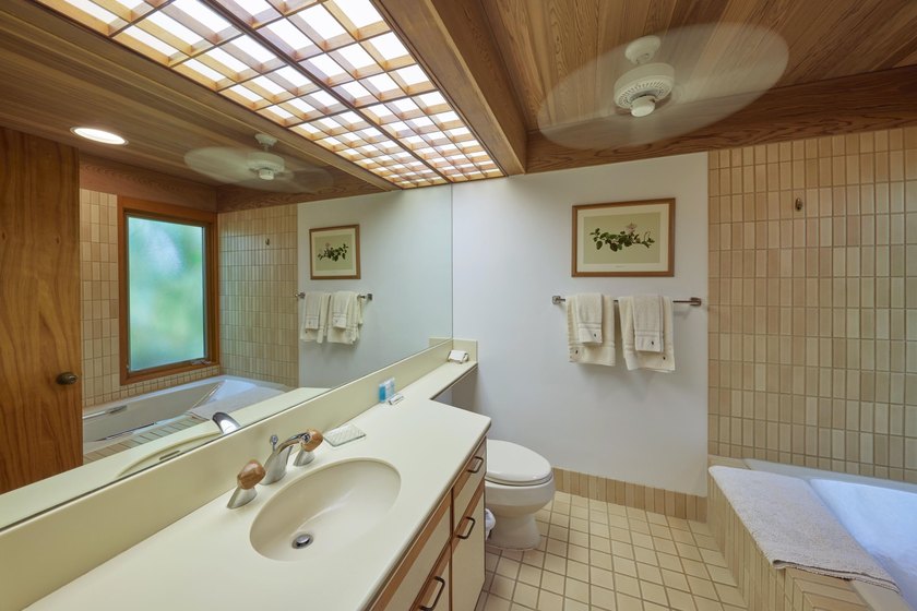 Wailea Point 2101 is a rare, single-level residence featuring 2 - photo 21
