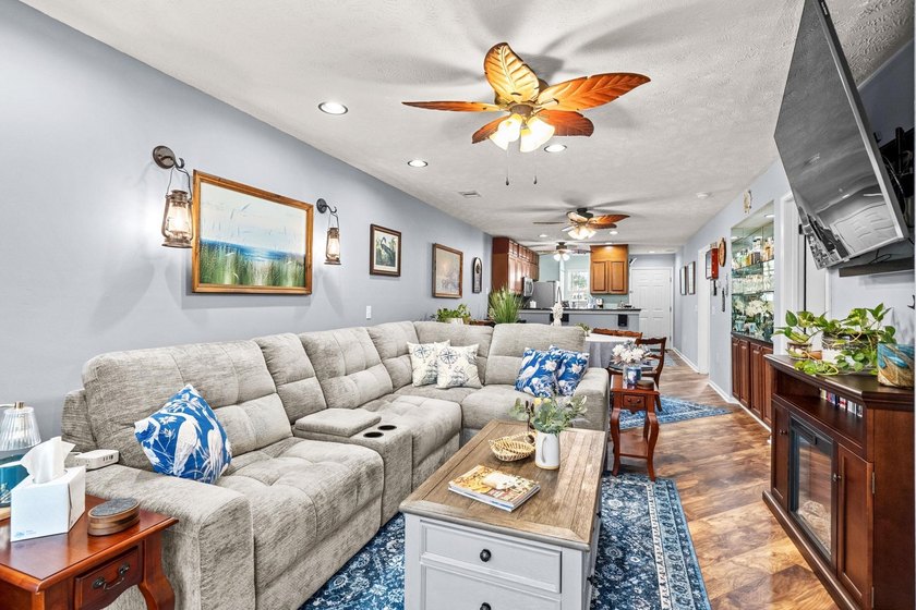 BACK ON THE MARKET at no fault of the sellers! Welcome to this - photo 22