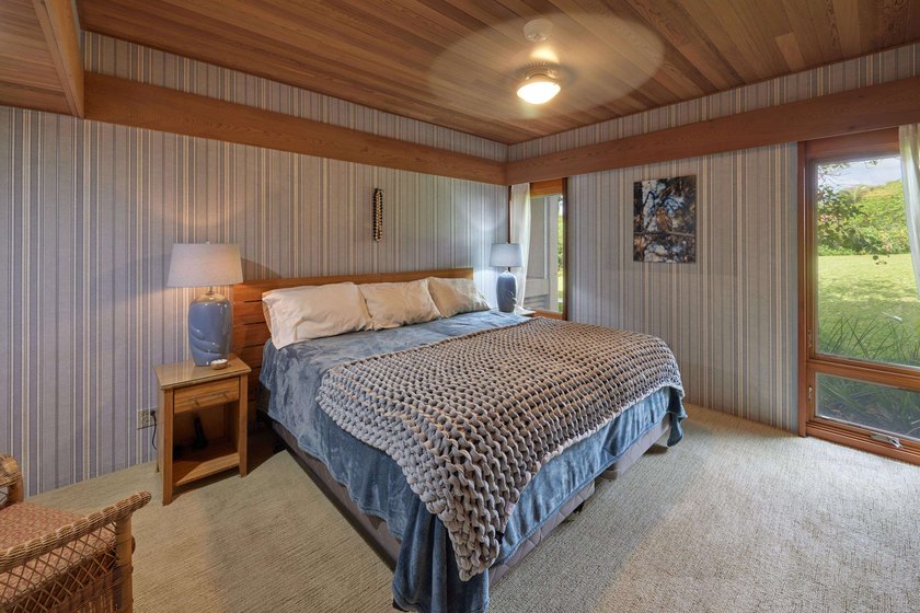 Wailea Point 2101 is a rare, single-level residence featuring 2 - photo 23