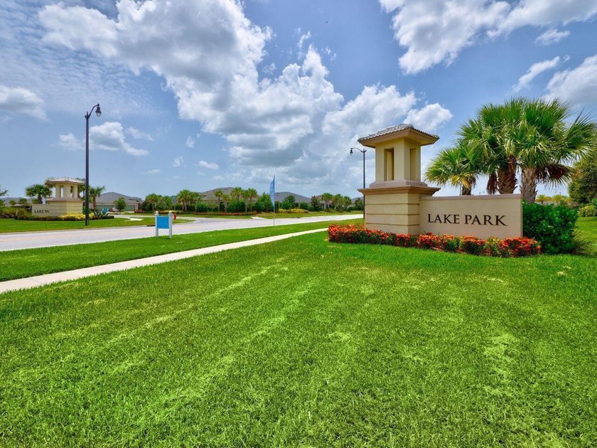 Welcome to this beautifully upgraded 2-bedroom + Den, 2-bathroom - photo 24