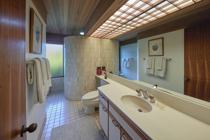 Wailea Point 2101 is a rare, single-level residence featuring 2 - photo 25