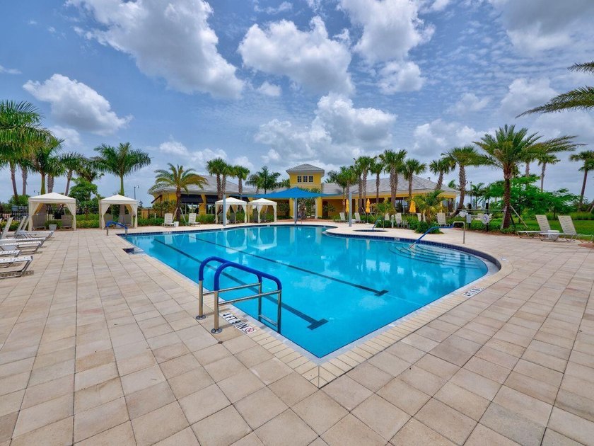 Welcome to this beautifully upgraded 2-bedroom + Den, 2-bathroom - photo 29