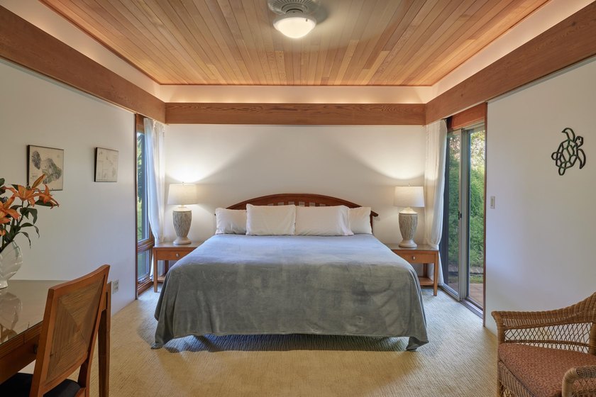 Wailea Point 2101 is a rare, single-level residence featuring 2 - photo 30