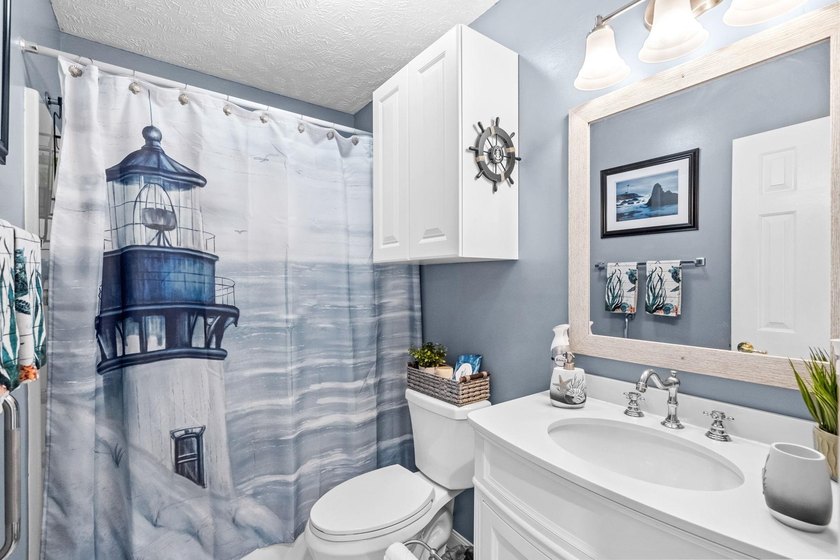 BACK ON THE MARKET at no fault of the sellers! Welcome to this - photo 31