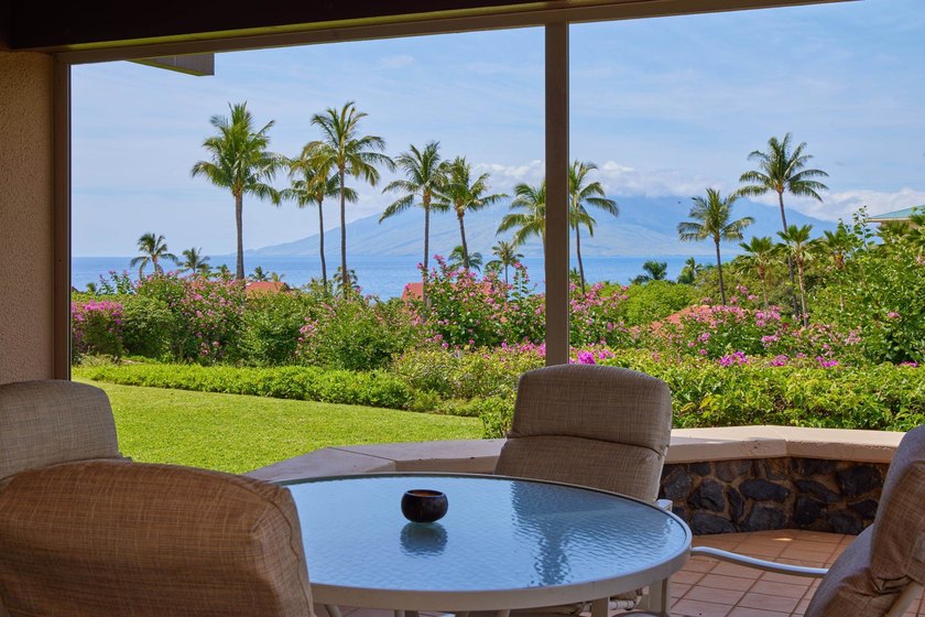 Wailea Point 2101 is a rare, single-level residence featuring 2 - photo 31