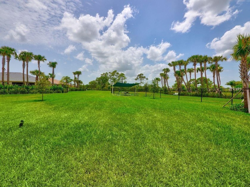 Welcome to this beautifully upgraded 2-bedroom + Den, 2-bathroom - photo 33