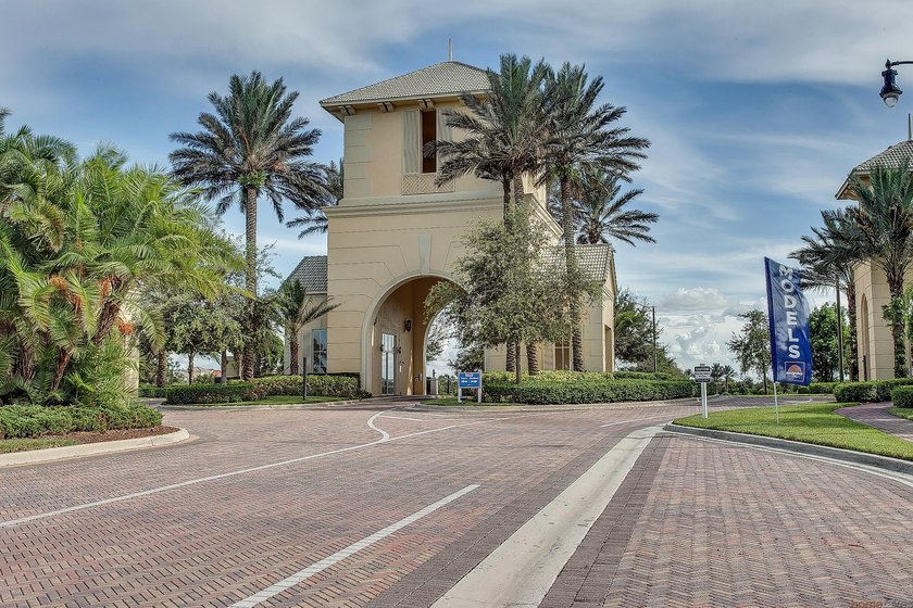 Welcome to this beautifully upgraded 2-bedroom + Den, 2-bathroom - photo 35