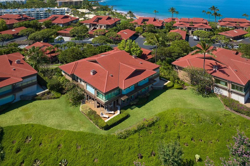 Wailea Point 2101 is a rare, single-level residence featuring 2 - photo 36