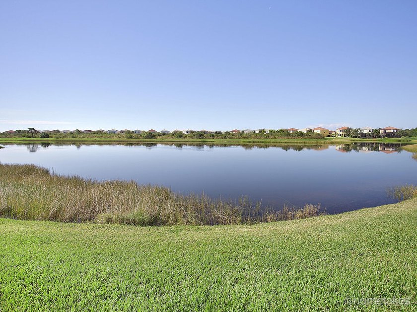 Welcome to this beautifully upgraded 2-bedroom + Den, 2-bathroom - photo 42