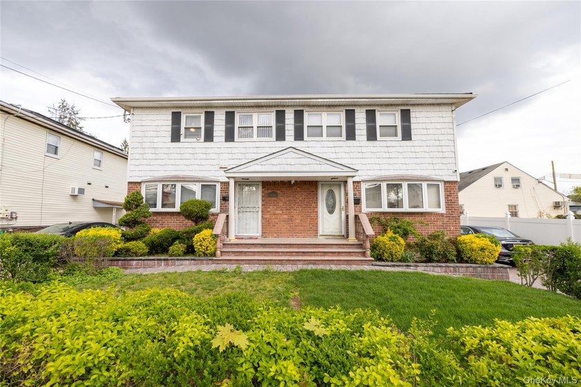 *Experience refined living in this impeccably maintained - photo 3