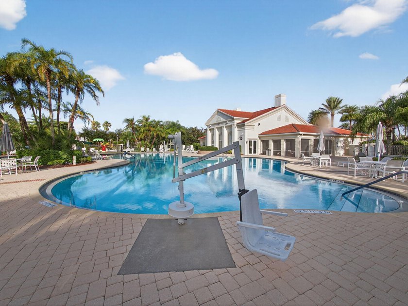 Welcome to this beautifully upgraded 2-bedroom + Den, 2-bathroom - photo 48