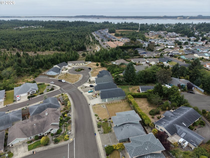 Welcome to this 5305sq ft lot in the Pacific Crest planned - photo 12