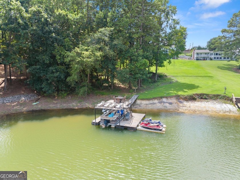 Welcome Home! Year round lake views, a gentle grass to water - photo 3