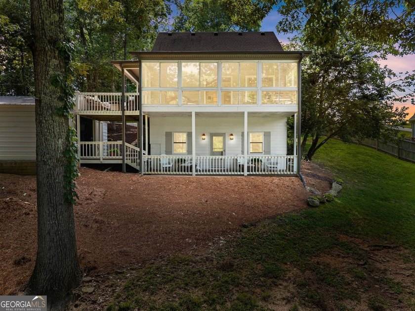 Welcome Home! Year round lake views, a gentle grass to water - photo 10