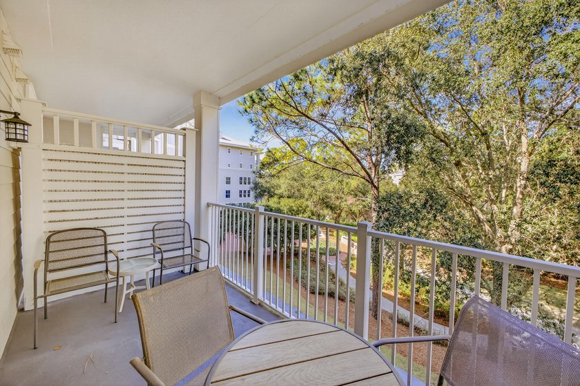 This fully furnished studio offers a spacious private balcony - photo 4