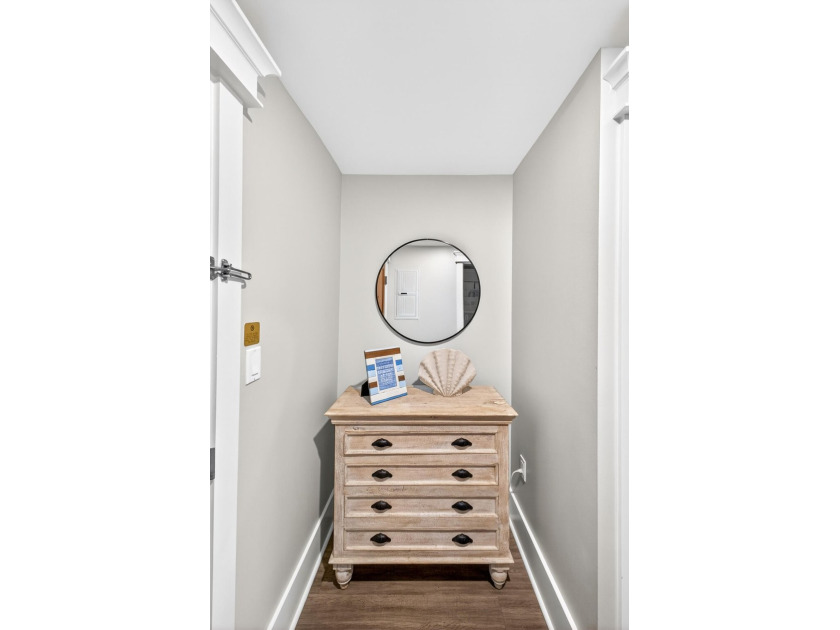 This fully furnished studio offers a spacious private balcony - photo 7