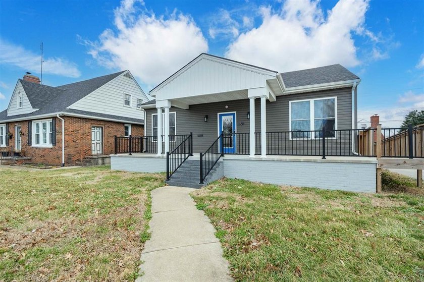 Prime Commercial Opportunity with Exceptional Visibility and - photo 6