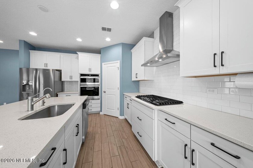 Welcome to this beautifully maintained 4 bedroom, 3 bathroom - photo 38