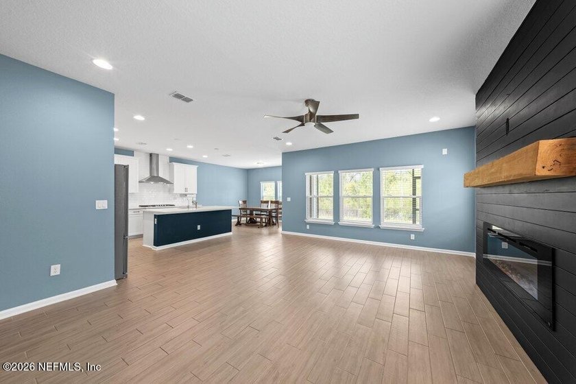Welcome to this beautifully maintained 4 bedroom, 3 bathroom - photo 41