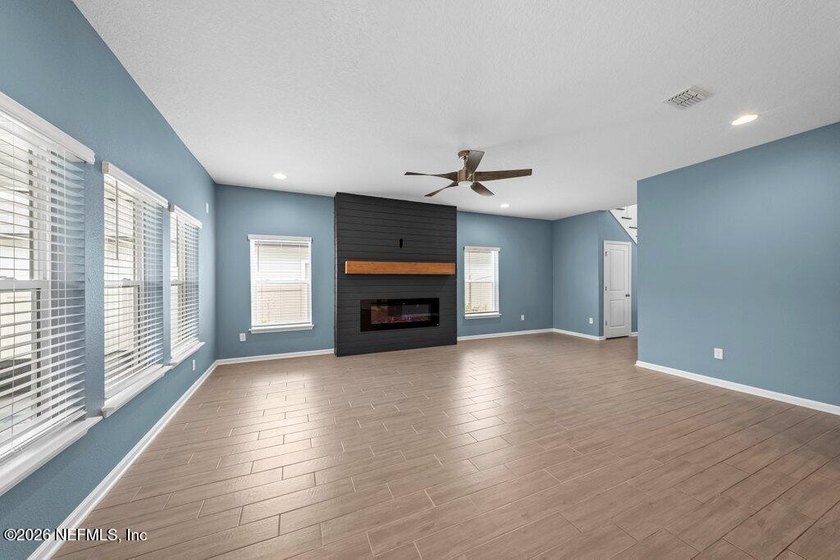 Welcome to this beautifully maintained 4 bedroom, 3 bathroom - photo 42