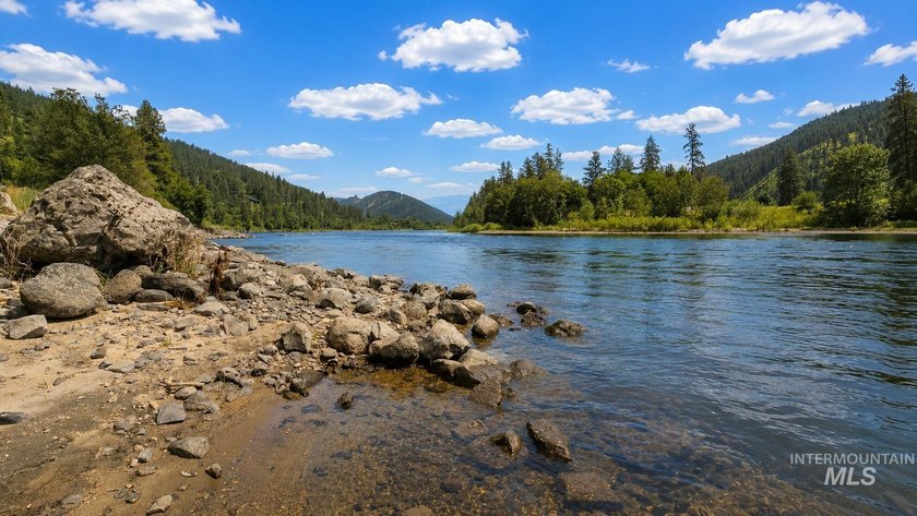 Rare Clearwater River Retreat with Guest Cabins! Whether you're - photo 4
