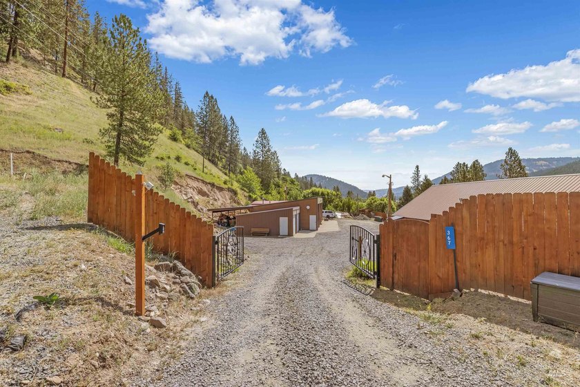 Rare Clearwater River Retreat with Guest Cabins! Whether you're - photo 5